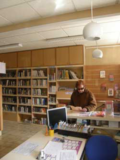 la bibliothécaire au travail