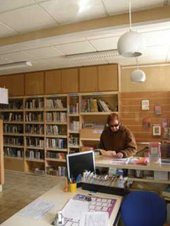 la biblioth&eacute;caire au travail